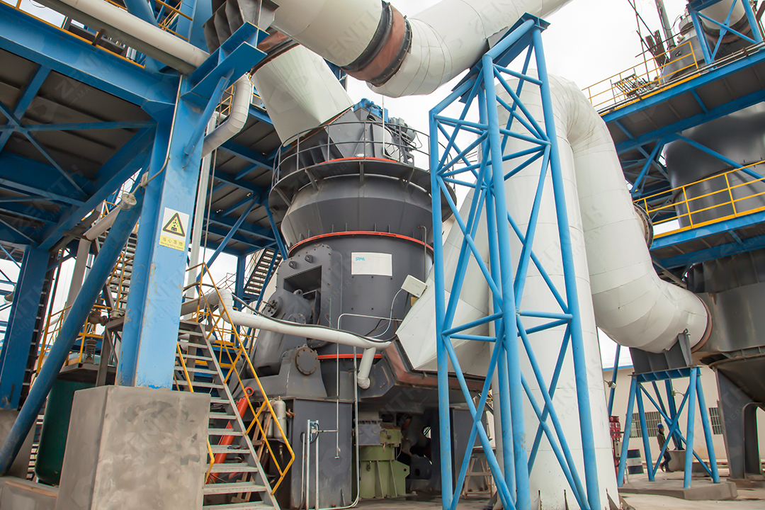 Ground aluminum slag being applied to electrolytic cells in aluminum production